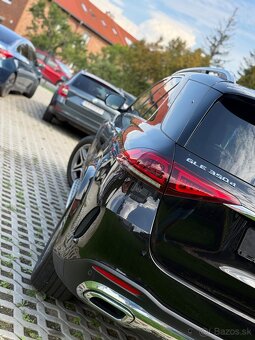 Mercedes Benz GLE - slovenske vozidlo , komplet servis.hist. - 18