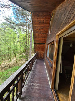 Zaujímavá pekná priestranná murovaná chata v prírode - 18