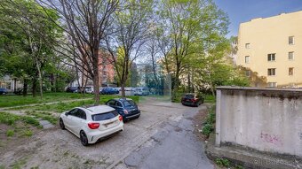 Priestranný  4 izbový byt s potenciálom v prestížnej lokalit - 18