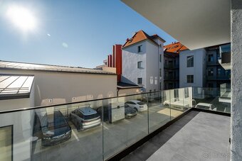 Luxusný 3-izbový Byt s balkónom a garážovým parkovaním - 18
