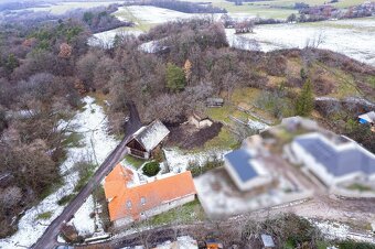 5 izb. RD Hradec(PD) - velký pozemok 1965 m2 - posledný dom - 18