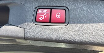Mercedes-Benz E trieda Kombi 300De 4MATIC Plug-IN Hybrid - 18