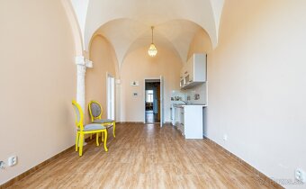 NA PREDAJ Historická polyfunkčná budova v srdci mesta Prešov - 18