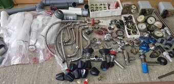 Vodo-inštalatérsky material 3 - 18