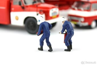 Ručne malované figúrky hasičov 1:43 - 18