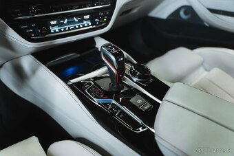 BMW M5 4.4 V8 xDrive - 18