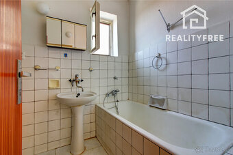 Na predaj: 4 izbový rodinný dom na pozemku 481 m², obec Dobr - 18