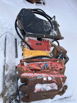 Kolesové rypadlo CASE WX145 - 18