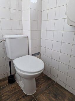 NA PRENÁJOM: Veľký obchodno-skladový priestor v Senci. - 18