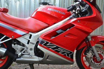 Honda VFR 750 RC36 - 18