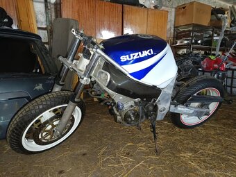 Suzuki GSXR 01-03 - 18