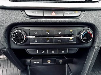 Kia Ceed SW 1.5 T-GDi Silver A/T - 18