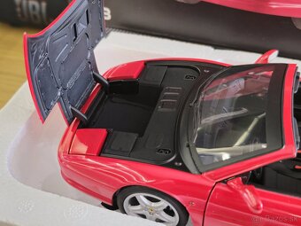 Modely Ferrari 1:18 HotWheels ELITE - 18