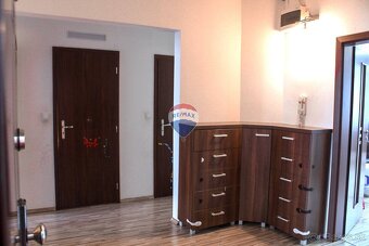 KRÁSNY SLNEČNÝ 3-izbový byt s balkónom, v obľúbenej lokalite - 18