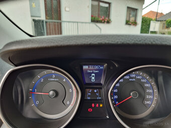 Hyundai i30 1.6 CRDi DOHC 16V Family - 18