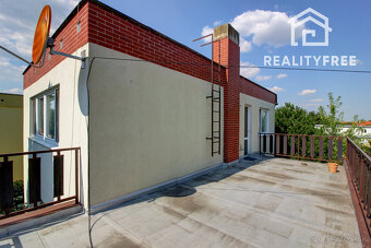 Na predaj: 3izbový rodinný dom s garážou , pozemok 757 m² -  - 18