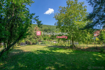 Ponúkame na predaj 5 izb. rodinný dom s garážou na pozemku 9 - 18