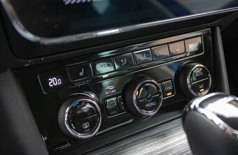 Škoda Superb 2.0 TDI DSG Style - 18