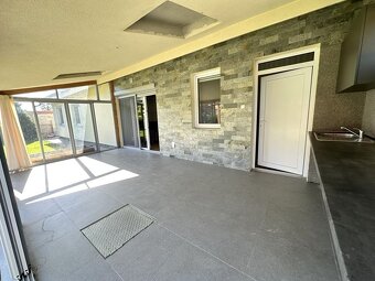 4 izbový rodinný dom 153 m2 + zasklená terasa 24 m2, garáž - 18