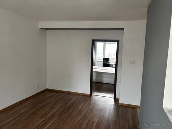 Ponúkam na prenájom 2 izbový byt v centre Snv - 18