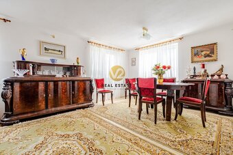 Na PREDAJ 4i RD s dvojgarážou ZOBOR - Hornozoborská, pozemok - 18