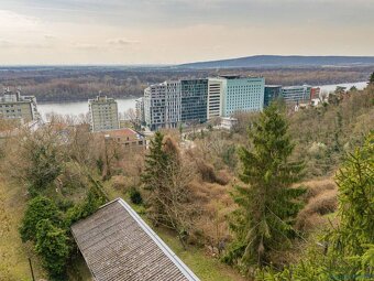 NA PREDAJ veľký 1 izbový byt s impozantnými výhľadmi na hrad - 18