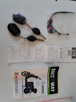 Elektrický skuter z dvoma batériami. - 18