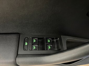 Škoda Octavia Combi 2.0 TFSI RS - 18
