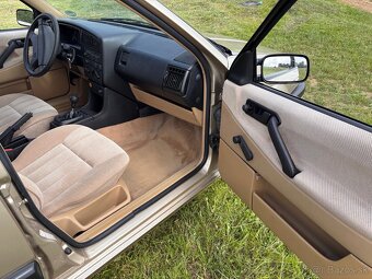 VW Passat B3 GL 1.8 benzín (zlatá farba) - 18