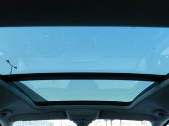 VW Sharan 2.0 TDI Highline 4MOTION 7miest Panorama Webasto - 18