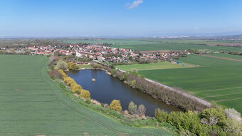 RODINNÝ DOM + HOSŤOVSKÝ DOM + VODNÁ PLOCHA 3ha - 18