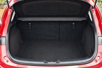 Mazda 3 2.0 Skyactiv-G120 Urban Limited 217/1500 - 18