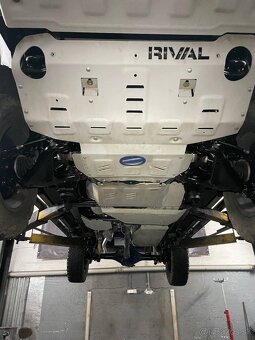 TOYOTA HILUX - 18