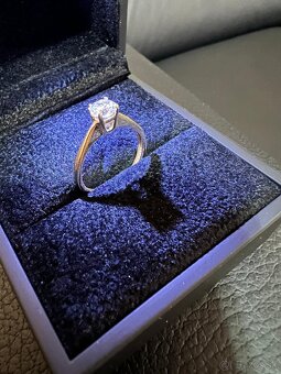 Zlatý dámsky prsteň - luxus - 18