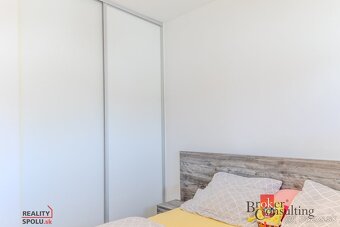 ✨ Štýlový 4-izbový bungalov s bazénom len 10 km od Bratislav - 18