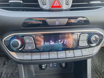 HYUNDAI I30 COMBI 1,4 BENZÍN ROK 2018 - 18