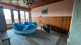 Zachovalý rodinný dom s krásnou záhradou a letnou kuchyňou v - 18