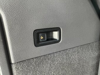 Volkswagen T7 Multivan LR 2.0 TSI 204k Style DSG, 2023 rok - 18