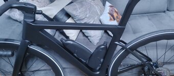 Kompletný karbónový cestný bicykel s elektronickou prehadzov - 18