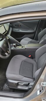 Toyota C-HR 2.0-l-VVT-i Hybrid Style - poškodený predok - 18