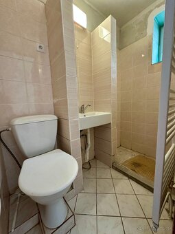 REZERVOVANÉ - Priestranný rodinný dom v lokalite Floreát - 18