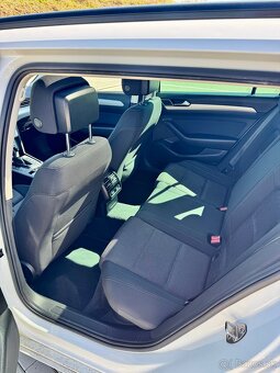 Volkswagen Passat B8 Variant 2.0 TDI BUSINESS DSG/LED/TAŽNE - 18