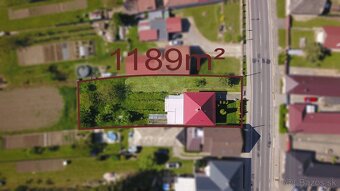 Ponúkame na predaj rodinný dom s garážou a veľkým pozemkom v - 18