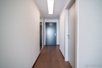 Na prenájom 2-izbový byt so šatníkom v Eurovea Tower – Brati - 18