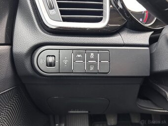 KIA CEED SW 1,5 T-GDi 118kW MT6 GOLD - 18