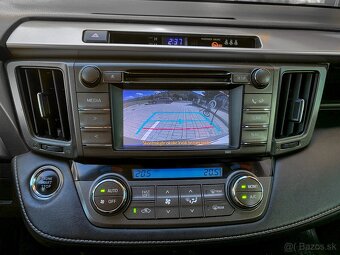 Toyota RAV4 2,2 D-4D 110kW 4WD (ťažné, park.kamera, keyless) - 18