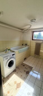 Priestranný rodinný dom na predaj v obci Báč - 18