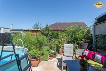 NA PREDAJ pekný, štýlový 3-izbový rodinný dom v Lábe - 18