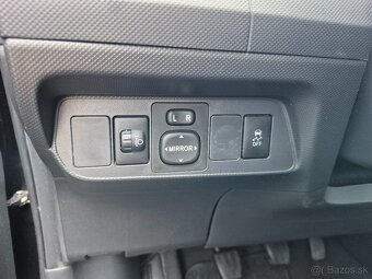Toyota Auris 1.4 I VVT-i Sol - 18