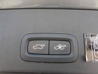 Volvo XC40 D4 R-Design AWD A/T - Možný odpočet DPH - 18